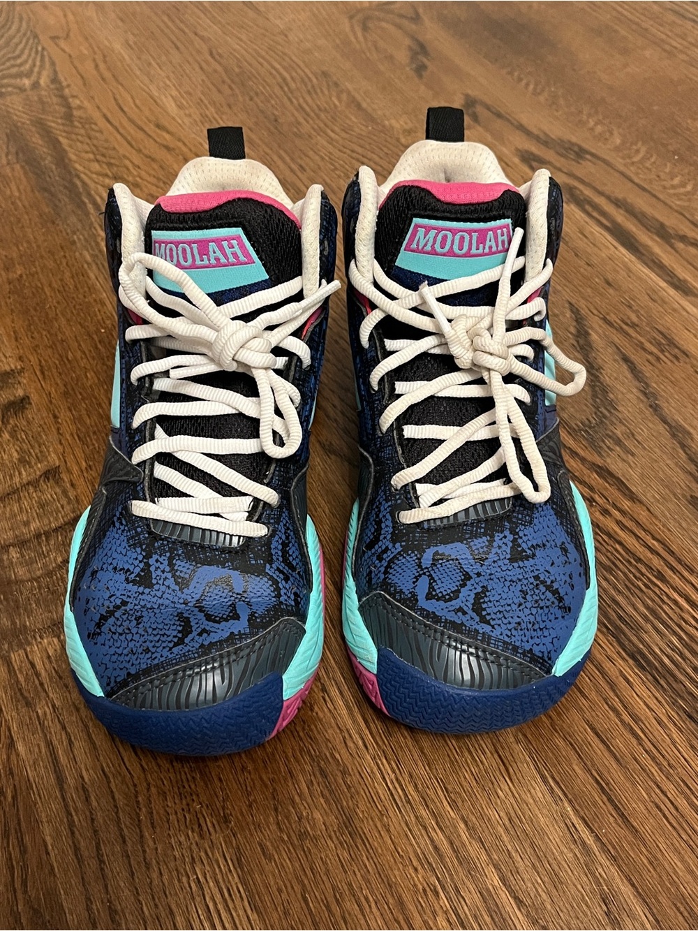 MOOLAH Basketball shoes in Navy, Teal & Pink